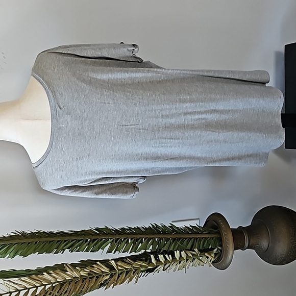 Maurices "I Don't Winter Well" Gray V-neck Short Sleeve Tee - Picture 3 of 15